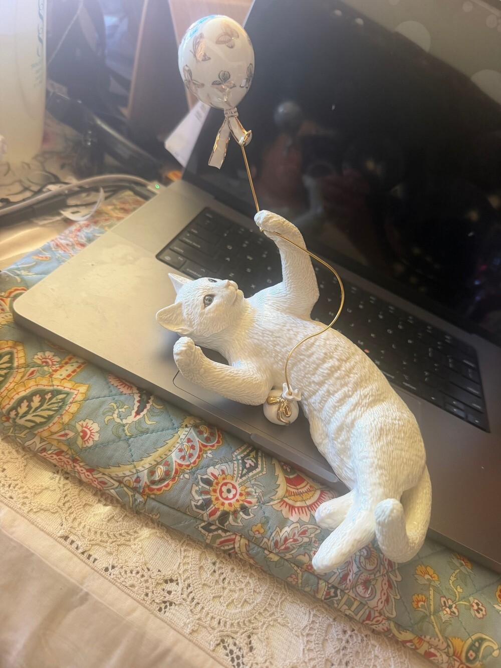Lenox Caphirnation White Ceramic Cat Figurine with Balloon